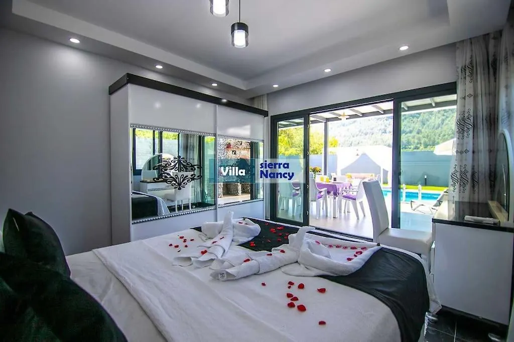 Tam Korunakli Villa 'Kayakoey' Fethiye