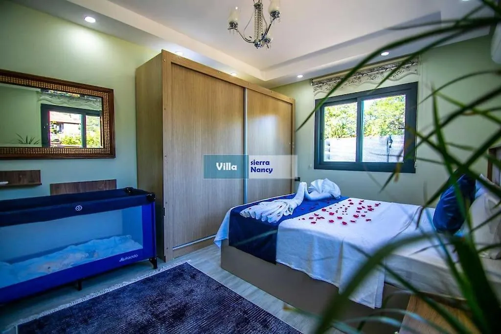 Tam Korunakli Villa 'Kayakoey' Fethiye